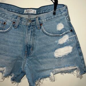 Abercrombie & Fitch Mid Rise Boyfriend Short